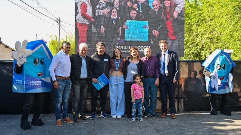 PROMESA CUMPLIDA: SIETE FAMILIAS DE VILLA DEL CARMEN RECIBIERON LAS LLAVES DE SUS CASAS