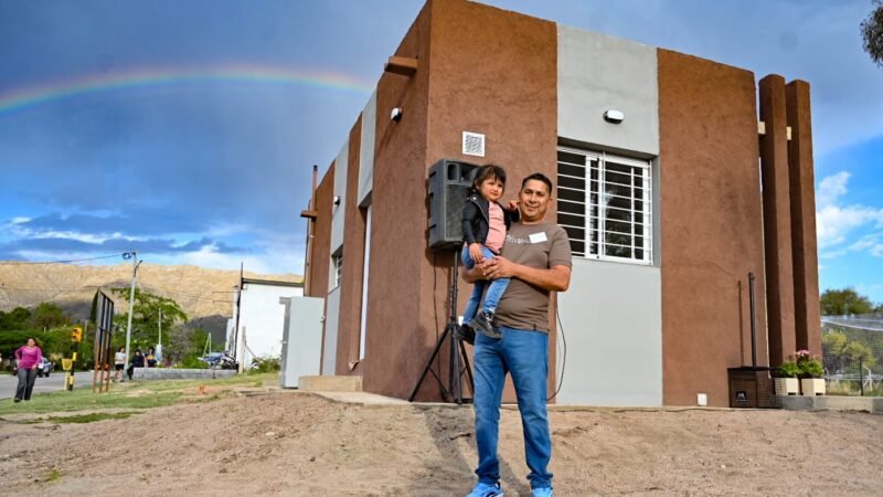 DE LA ILUSIÓN A LA REALIDAD: FAMILIAS DE VILLA LARCA ESTRENAN SUS NUEVAS VIVIENDAS