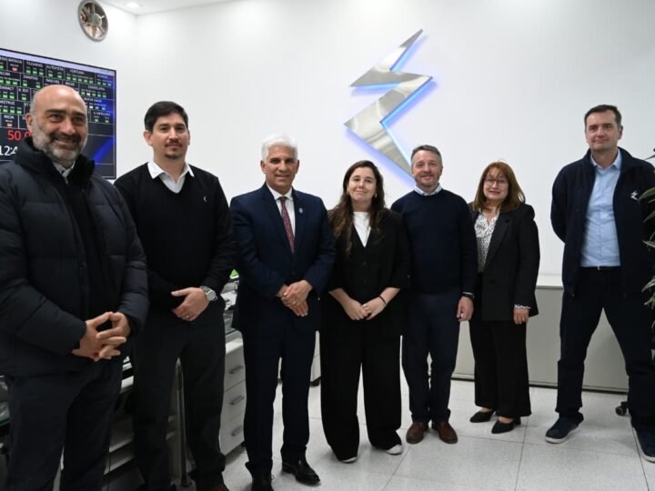 EL GOBERNADOR VISITÓ EL CENTRO DE MONITOREO Y DISTRIBUCIÓN DE EDESAL