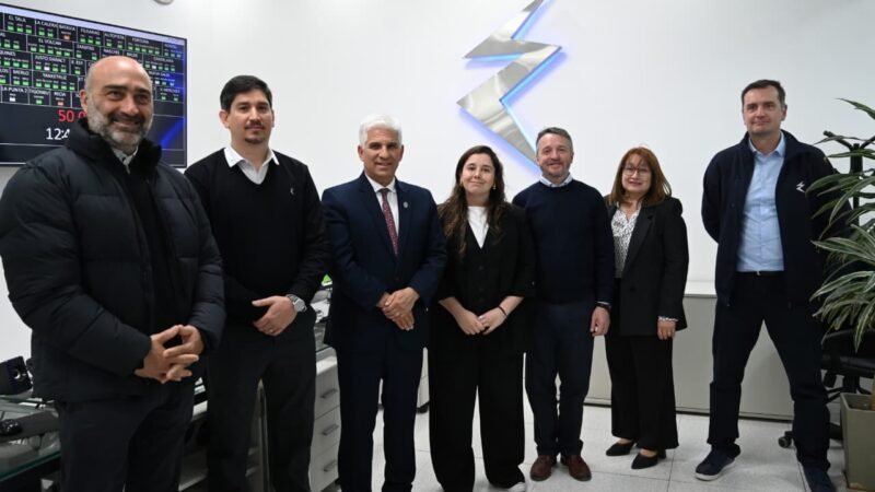 EL GOBERNADOR VISITÓ EL CENTRO DE MONITOREO Y DISTRIBUCIÓN DE EDESAL