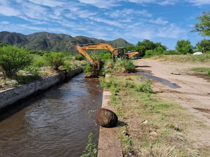 SAN LUIS AGUA TRABAJA EN EL MANTENIMIENTO DEL SISTEMA PRINCIPAL DE CANALES