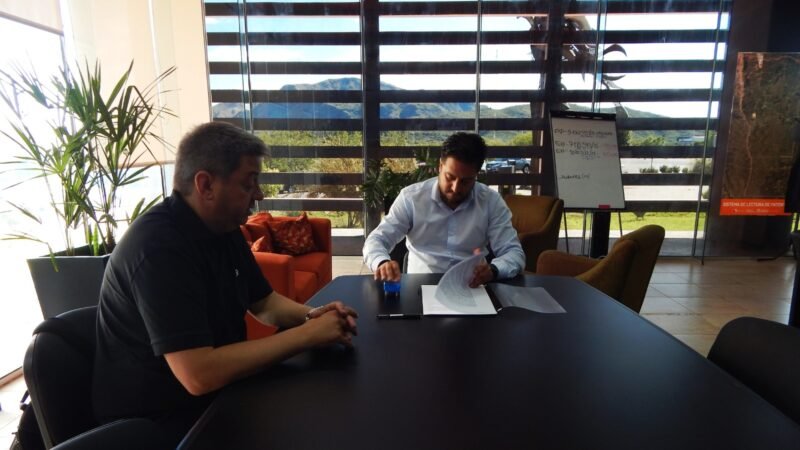 EL GOBIERNO FIRMÓ CONTRATO PARA RENOVAR MÁS LOSAS EN LA AUTOPISTA DE LAS SERRANÍAS PUNTANAS