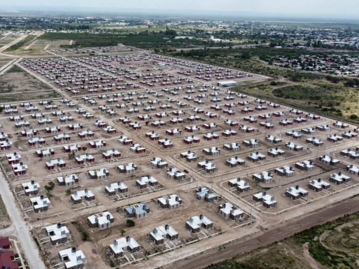 REALIZAN LOS ÚLTIMOS AJUSTES EN LAS 800 NUEVAS VIVIENDAS DE LA CIUDAD DE SAN LUIS