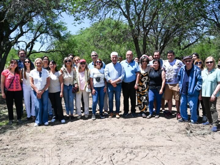 POGGI LES ANUNCIÓ A 13 FAMILIAS DE EL VOLCÁN QUE PASARÁN LA NAVIDAD DEL 2026 EN SU CASA PROPIA