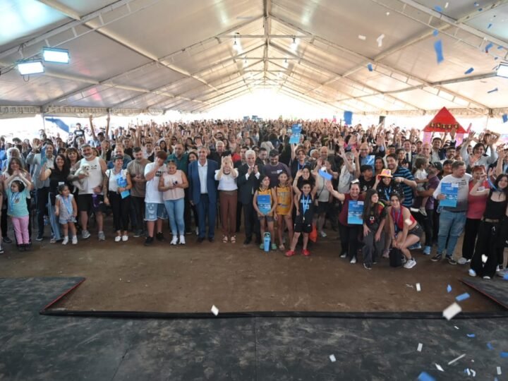 EN EL ANIVERSARIO DE VILLA MERCEDES, MÁS DE 140 FAMILIAS RECIBIERON LAS LLAVES DE SUS NUEVOS HOGARES
