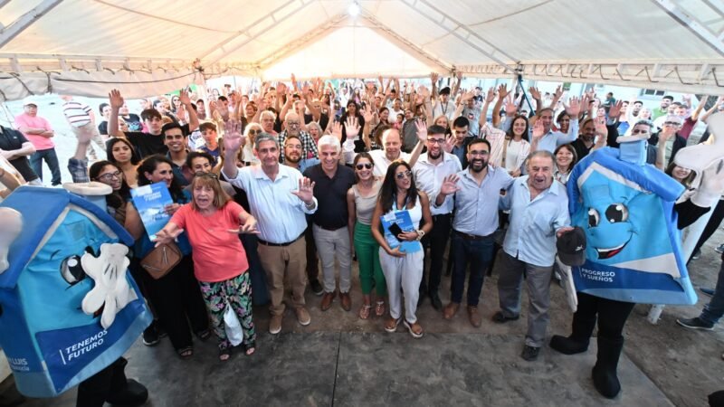 VEINTE FAMILIAS DE VILLA DE MERLO YA DISFRUTAN DE SUS NUEVOS HOGARES