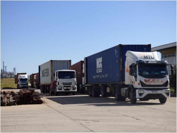 AGROZAL: 500 TONELADAS DE ALFALFA PARTIERON DESDE SAN LUIS HACIA MEDIO ORIENTE