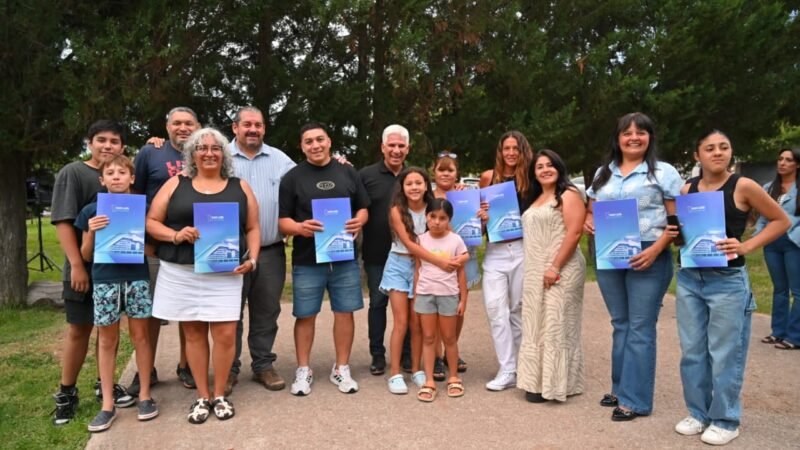 DIEZ ADJUDICATARIOS RECIBIERON SUS PLANOS DE MENSURA: AHORA PODRÁN ESCRITURAR SUS HOGARES