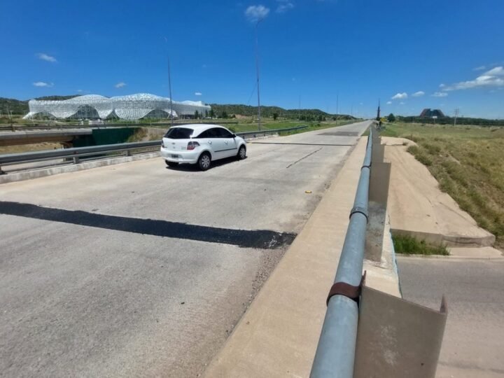 EL GOBIERNO RECONSTRUIRÁ LAS LOSAS DE LOS PUENTES 1 Y 2 FRENTE AL HOSPITAL CENTRAL ‘RAMÓN CARRILLO’