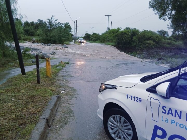LA POLICÍA ADVIERTE SOBRE CRECIDAS DE RÍOS Y CORTES PREVENTIVOS TRAS LAS INTENSAS LLUVIAS