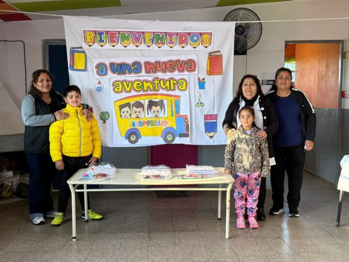 EL GOBIERNO DE SAN LUIS ENTREGÓ KITS ESCOLARES EN ESCUELAS RURALES DEL DEPARTAMENTO PUEYRREDÓN