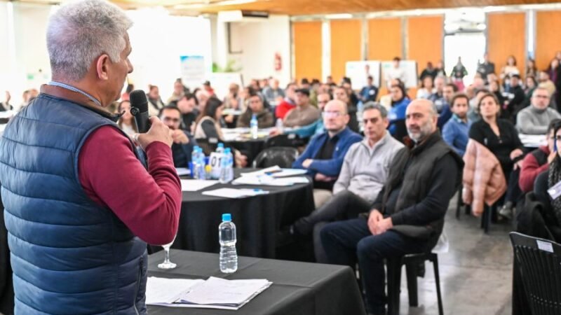 LA MESA SECTORIAL APÍCOLA DEBATIRÁ EL 21 DE MARZO EN CASA DE GOBIERNO