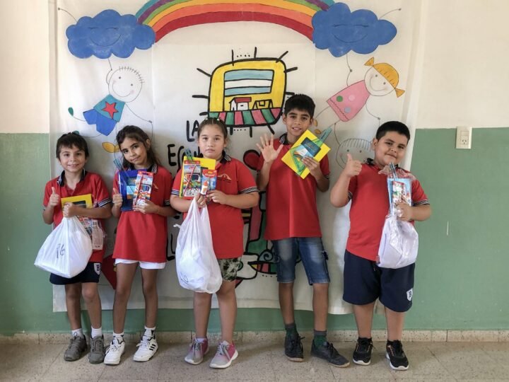 LOS KITS ESCOLARES LLEGARON AL PARAJE SANTO DOMINGO DEL DEPARTAMENTO AYACUCHO