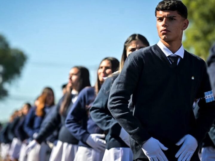 ESCUELAS Y AGRUPACIONES DE SAN LUIS YA PUEDEN INSCRIBIRSE PARA PARTICIPAR DEL DESFILE DEL 25 DE MAYO