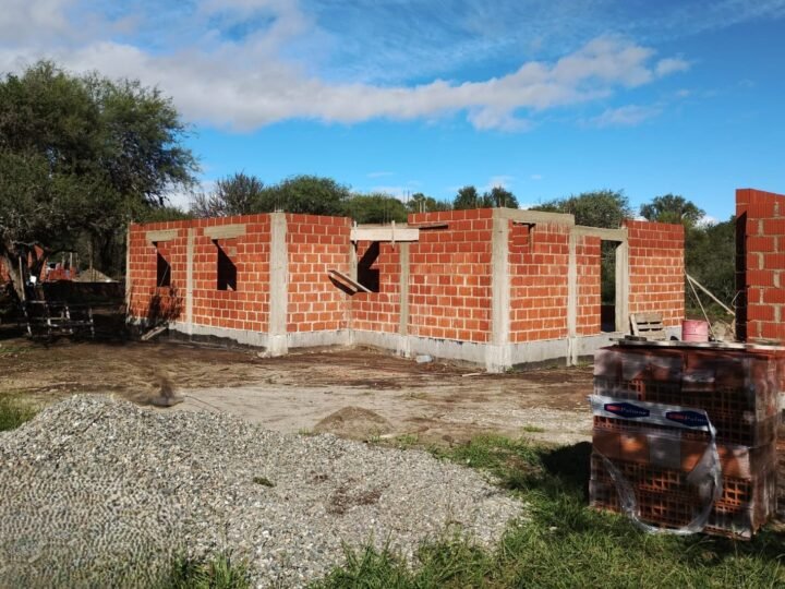 LOS NUEVOS HOGARES DE LOS MOLLES Y VILLA LARCA REGISTRAN UN FUERTE AVANCE ESTRUCTURAL