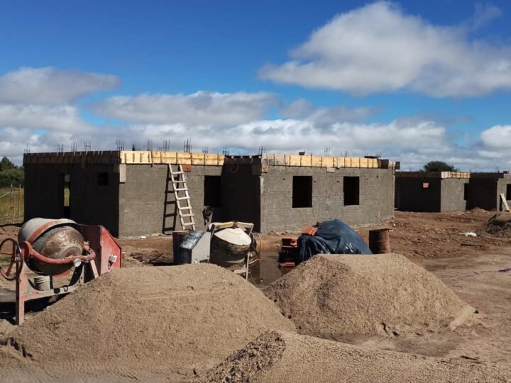 SE EJECUTAN DEFINICIONES ESTRUCTURALES Y TERMINACIONES EN VIVIENDAS DE PAPAGAYOS Y VILLA DEL CARMEN