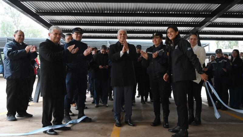 EL GOBERNADOR INAUGURÓ LA PUESTA EN VALOR DE LAS COCHERAS Y TECHOS EN LA JEFATURA DE POLICÍA