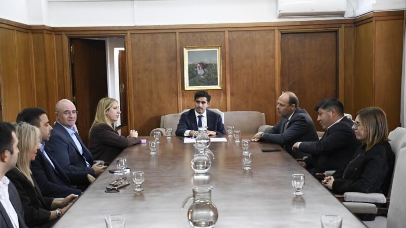 MENDOZA, SAN JUAN Y SAN LUIS SUSCRIBIERON UN CONVENIO MARCO DE COOPERACIÓN LABORAL