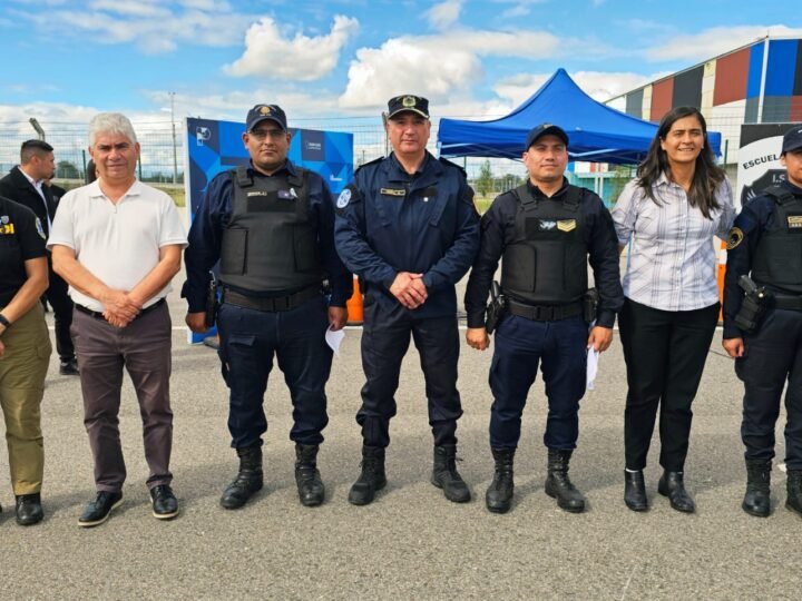 DISTINGUIERON A TRES POLICÍAS QUE INTERVINIERON EN UNA SITUACIÓN DE RIESGO