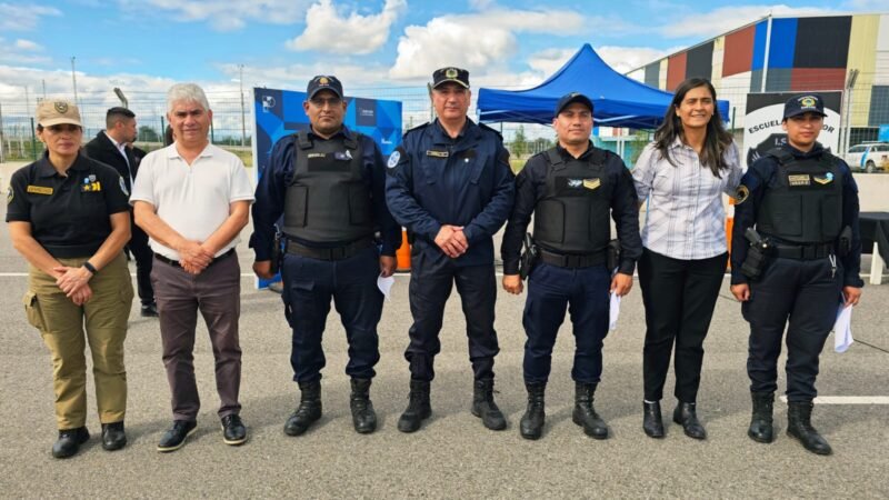 DISTINGUIERON A TRES POLICÍAS QUE INTERVINIERON EN UNA SITUACIÓN DE RIESGO