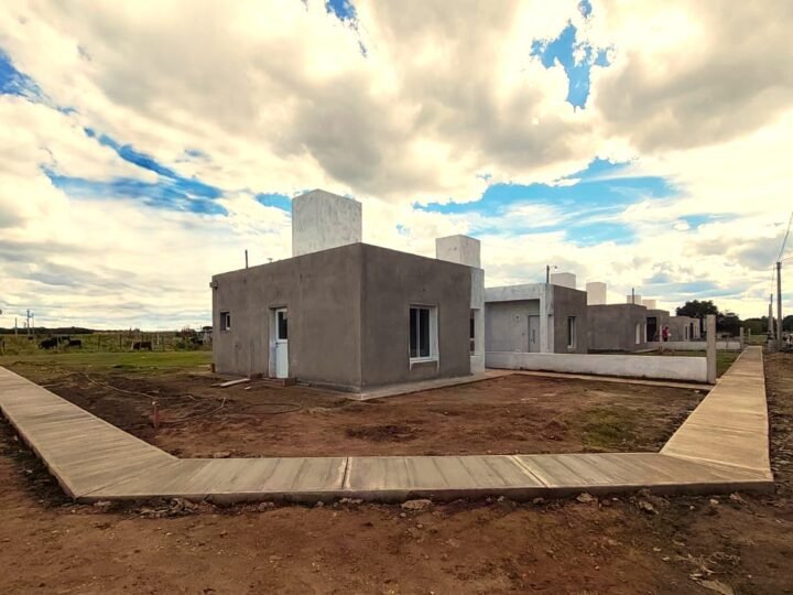 MÁS DE 30 NUEVOS HOGARES AVANZAN FIRMES EN EL SUR PROVINCIAL