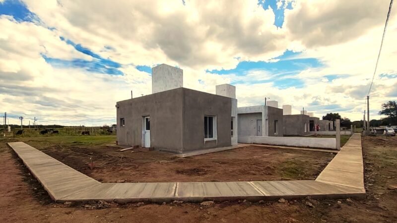 MÁS DE 30 NUEVOS HOGARES AVANZAN FIRMES EN EL SUR PROVINCIAL