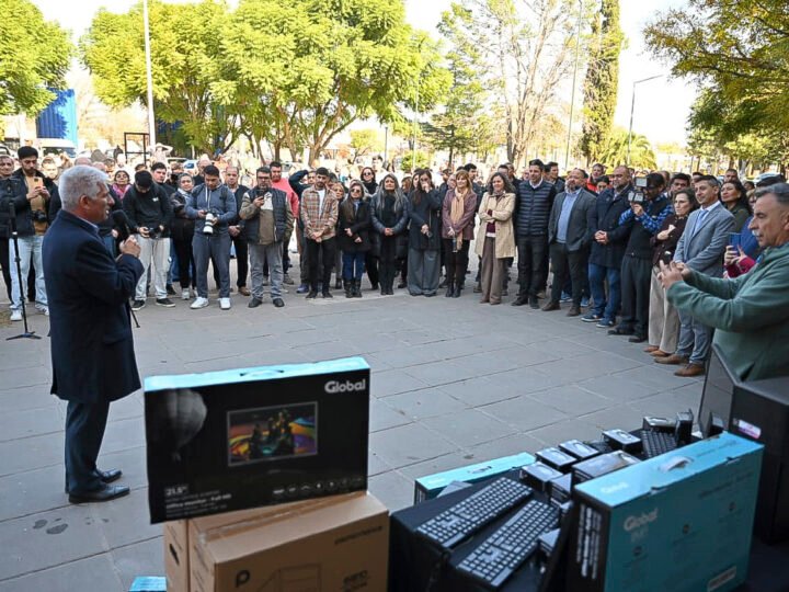 FIRMARON EL CONTRATO PARA AVANZAR CON UNA NUEVA ETAPA DE REFACCIÓN DEL HOSPITAL ‘JUAN DOMINGO PERÓN’