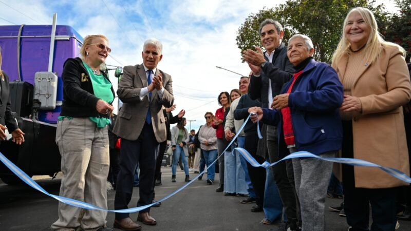 POGGI ACOMPAÑÓ A LOS VECINOS DEL BARRIO PORTAL DE LA AGUADA EN EL ESTRENO DE NUEVO PAVIMENTO