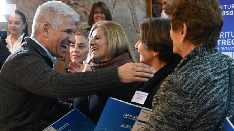 MÁS FAMILIAS RECIBIERON SUS DECRETOS DE READJUDICACIÓN Y YA PODRÁN ESCRITURAR SUS VIVIENDAS