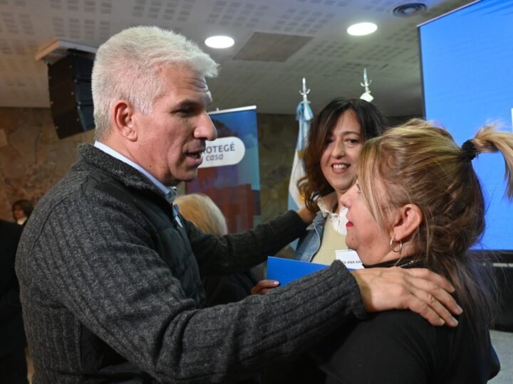 EL GOBIERNO OTORGÓ SEGURIDAD JURÍDICA A 9 FAMILIAS CON ‘PROTEGÉ TU CASA’