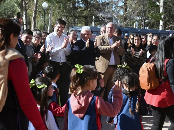 CON DESFILE, JUEGOS Y ESPECTÁCULOS, EL GOBIERNO CELEBRÓ LA SEMANA DE LOS JARDINES DE INFANTES