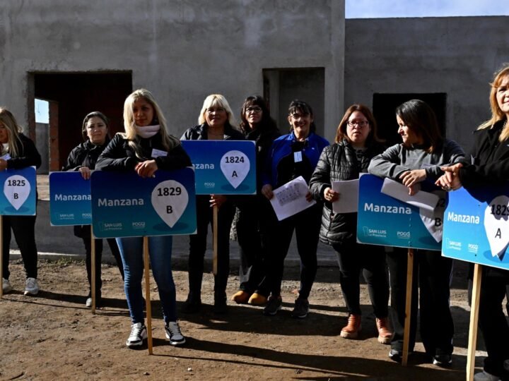 POGGI LE INFORMÓ A 114 FAMILIAS DE VILLA MERCEDES QUE EL 19 DE DICIEMBRE LES ENTREGARÁ LA CASA