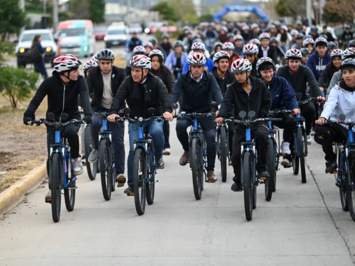ESTUDIANTES DE LA CIUDAD DE SAN LUIS RECIBIERON BICICLETAS TUBI