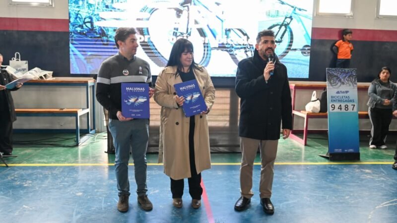 MÁS ESCUELAS SUMAN EL LIBRO ‘MALVINAS, EL LEGADO’ A SUS BIBLIOTECAS
