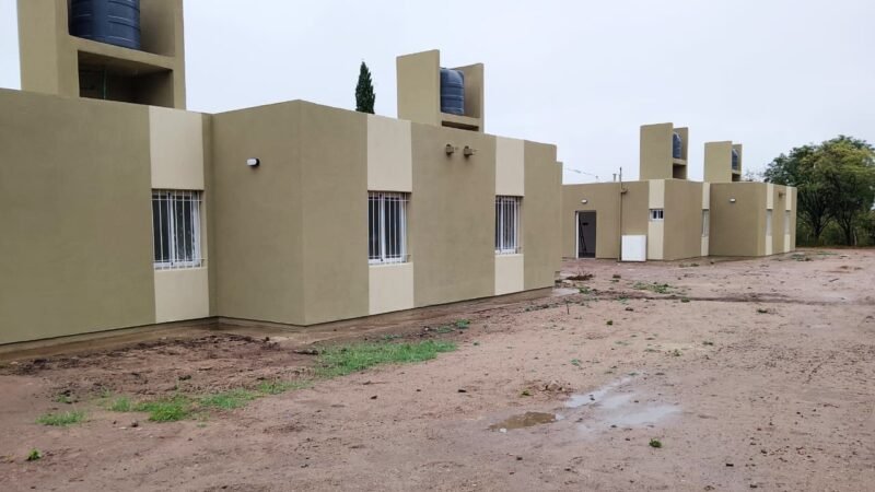 LA PROVINCIA INTENSIFICA LOS TRABAJOS EN LAS VIVIENDAS QUE ENTREGARÁ EN AGOSTO EN LUJÁN