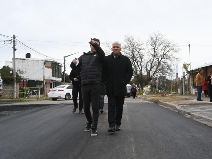 POGGI E HISSA VOLVIERON AL BARRIO ZABALA ORTIZ A VISITAR MÁS TRABAJOS DE PAVIMENTACIÓN