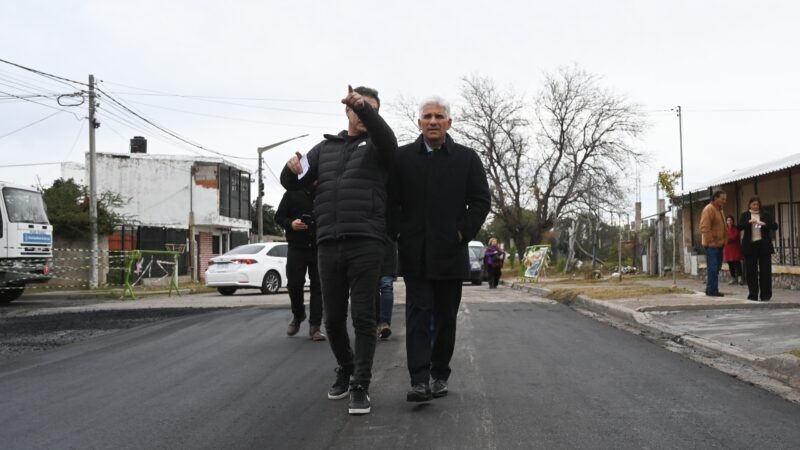 POGGI E HISSA VOLVIERON AL BARRIO ZABALA ORTIZ A VISITAR MÁS TRABAJOS DE PAVIMENTACIÓN