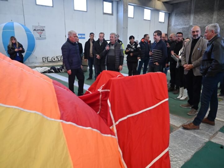 POGGI PARTICIPÓ DE LA INAUGURACIÓN DE LA PRIMERA FÁBRICA DE GLOBOS AEROSTÁTICOS DEL PAÍS