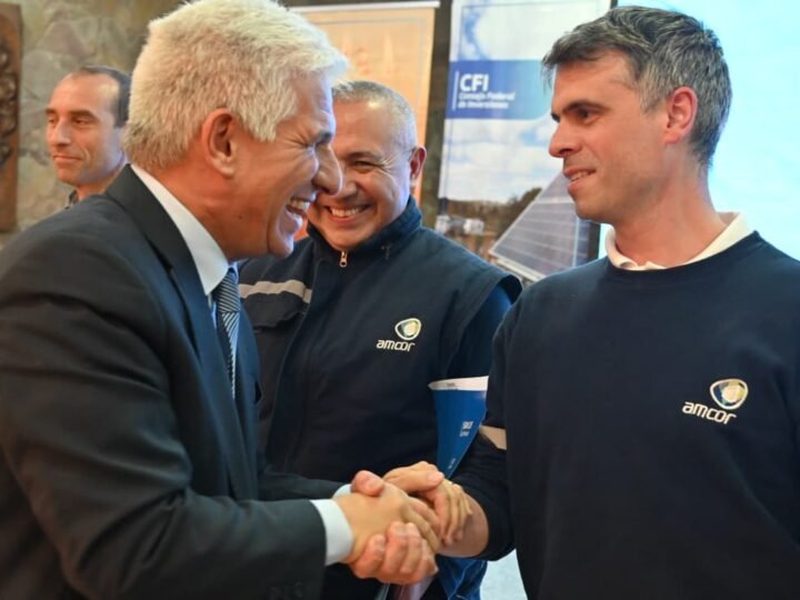 EL GOBIERNO REAFIRMÓ SU COMPROMISO CON EL SECTOR PRIVADO EN UNA NUEVA ENTREGA DE BENEFICIOS
