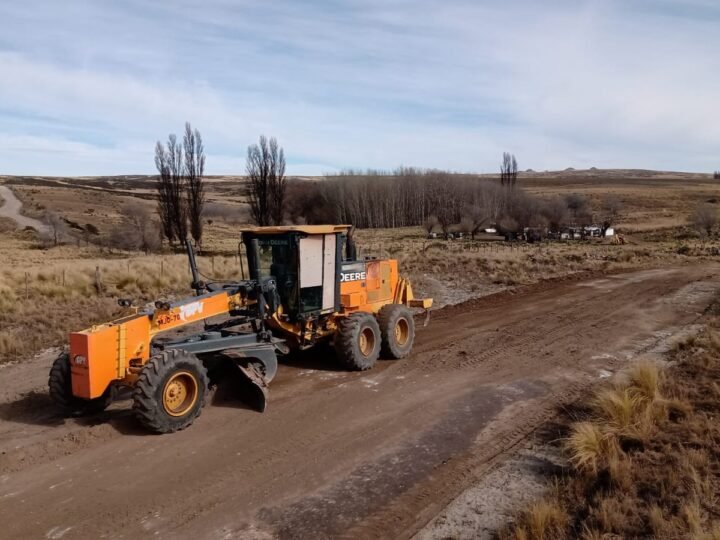 REALIZARON TAREAS DE MANTENIMIENTO EN CAMINOS NO PAVIMENTADOS DE CUATRO DEPARTAMENTOS 