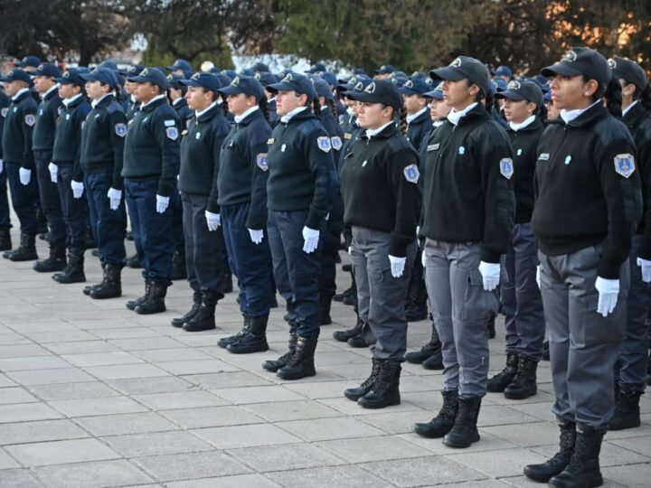 CON EMOCIÓN Y VOCACIÓN DE SERVICIO, LOS ASPIRANTES DEL ISSP JURARON LEALTAD A LA BANDERA