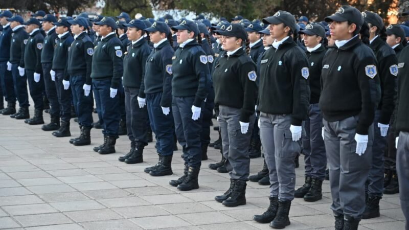 CON EMOCIÓN Y VOCACIÓN DE SERVICIO, LOS ASPIRANTES DEL ISSP JURARON LEALTAD A LA BANDERA