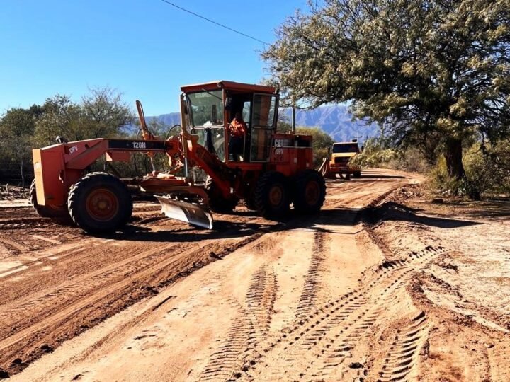 REPARAN CAMINOS NO PAVIMENTADOS EN CHARLONE, EL BARRIAL, PIEDRA BOLA, LA VERTIENTE Y CARPINTERÍA