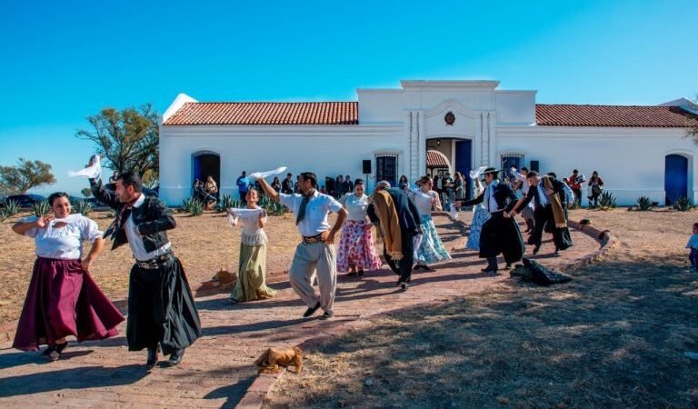RÉPLICA DE LA CASA DE TUCUMÁN: HOMENAJE VIVO A LA INDEPENDENCIA QUE RECORRE LA HISTORIA ARGENTINA