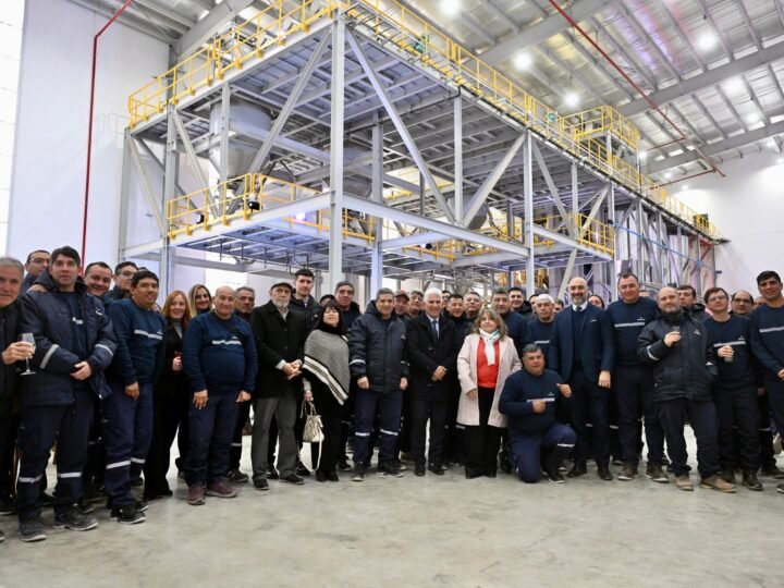 EL GOBERNADOR CLAUDIO POGGI PARTICIPÓ DE LA INAUGURACIÓN DE LA NUEVA PLANTA DE DOS ANCLAS