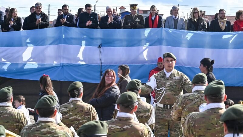 POGGI ACOMPAÑÓ EL DESFILE QUE CONMEMORÓ EL 176° ANIVERSARIO DEL PASO A LA INMORTALIDAD DE SAN MARTÍN