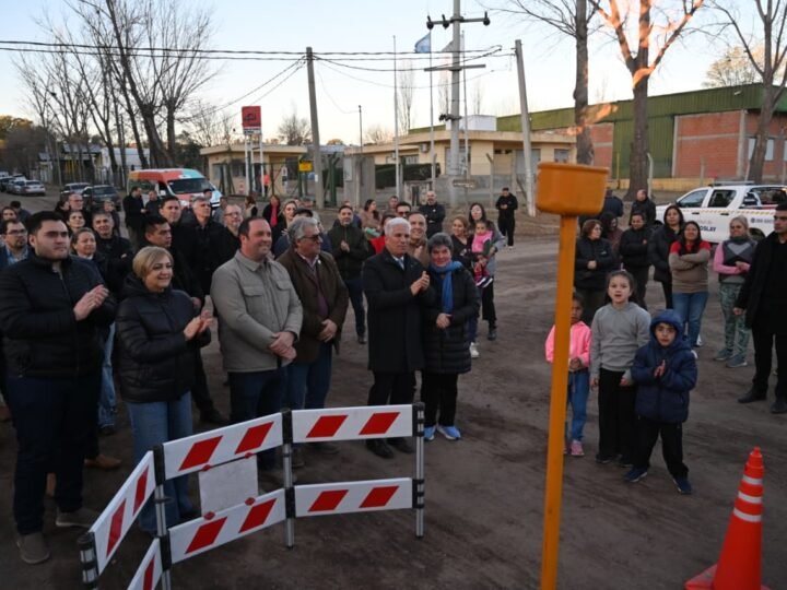 VECINOS DEL BARRIO VIRGEN DE FÁTIMA YA TIENEN LA RED DE GAS NATURAL EN SUS PUERTAS