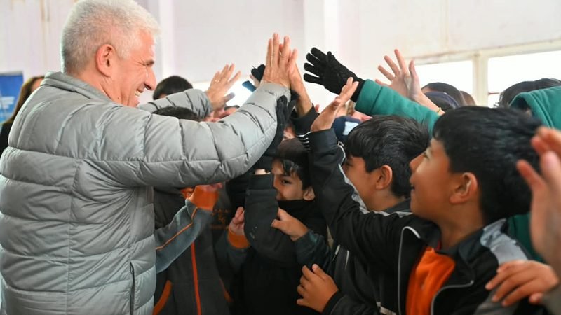 POGGI ENTREGÓ 83 BICICLETAS A ALUMNOS DE VILLA MERCEDES Y ANUNCIÓ OBRAS PARA AMPLIAR DOS ESCUELAS