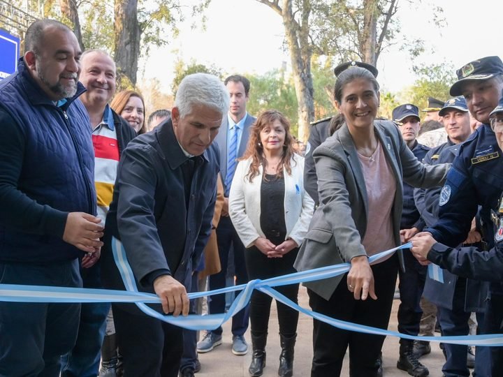 POGGI INAUGURÓ EL EDIFICIO DE LA COMISARÍA 8ª QUE INTEGRARÁ A OTRAS DOS DIVISIONES POLICIALES 