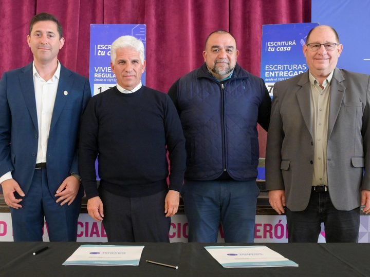 PROVINCIA Y MUNICIPIO FIRMARON UN CONVENIO PARA CONSTRUIR 100 VIVIENDAS EN VILLA MERCEDES